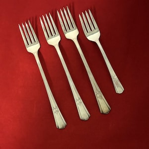 Wm Rogers SOVEREIGN 3 Grille Forks & 1 Salad Fork Vtg 1939 Silverplate Art Deco