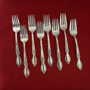 Set of 8 Vintage 1954 Wm Rogers VICTORIAN ROSE Salad Forks Silverplate