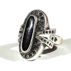 Vintage Sterling Silver Oval Black Onyx Round Stone Frame Ring