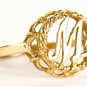 Vintage 14k Yellow Gold Rope Framed Round Fancy Letter M Name Plate ID Textured Ring