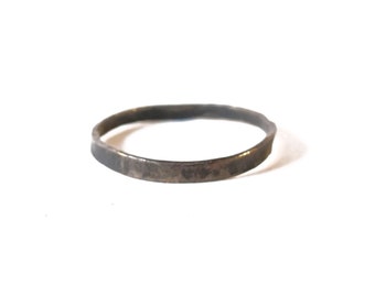 Vintage Sterling Uncas Minimalist Faceteed Hand Hammered Silver Band Ring