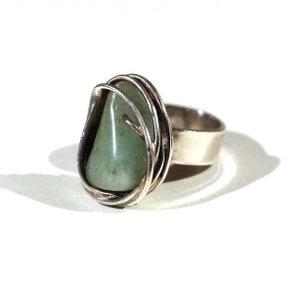 Vintage Green Chrsophrase Dansk Smykkekunst Scandinavian Denmark Wire Wrapped Stone Ring