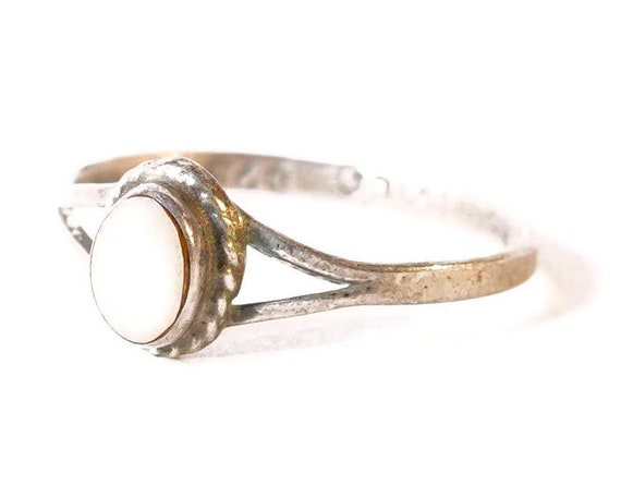 Vintage Native American Sterling Mexico Silver Mother of Pearl Handmade Southwestern Ring