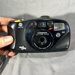 Vintage Minolta Freedom Action Zoom 38-60mm lens autofocus QD Camera