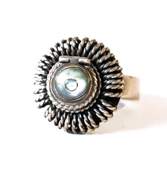 Vintage Sterling Mexico Poison Ring Coil Frame Mother of Pearl or