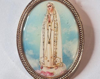 Broche/pingente vintage com imagem colorida de Nossa Senhora rezando, religioso católico, 6,35 cm (2,5 polegadas)