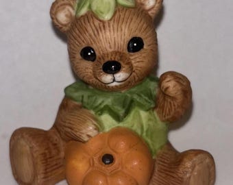 HOMCO 1426 Vintage Teddy Bear Figurine Holding Pumpkin Green Vine Halloween 3”
