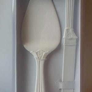 ヴィンテージスタイルの白いエナメルケーキサービングセット、セーブザデート、シンプルウェディング、新品