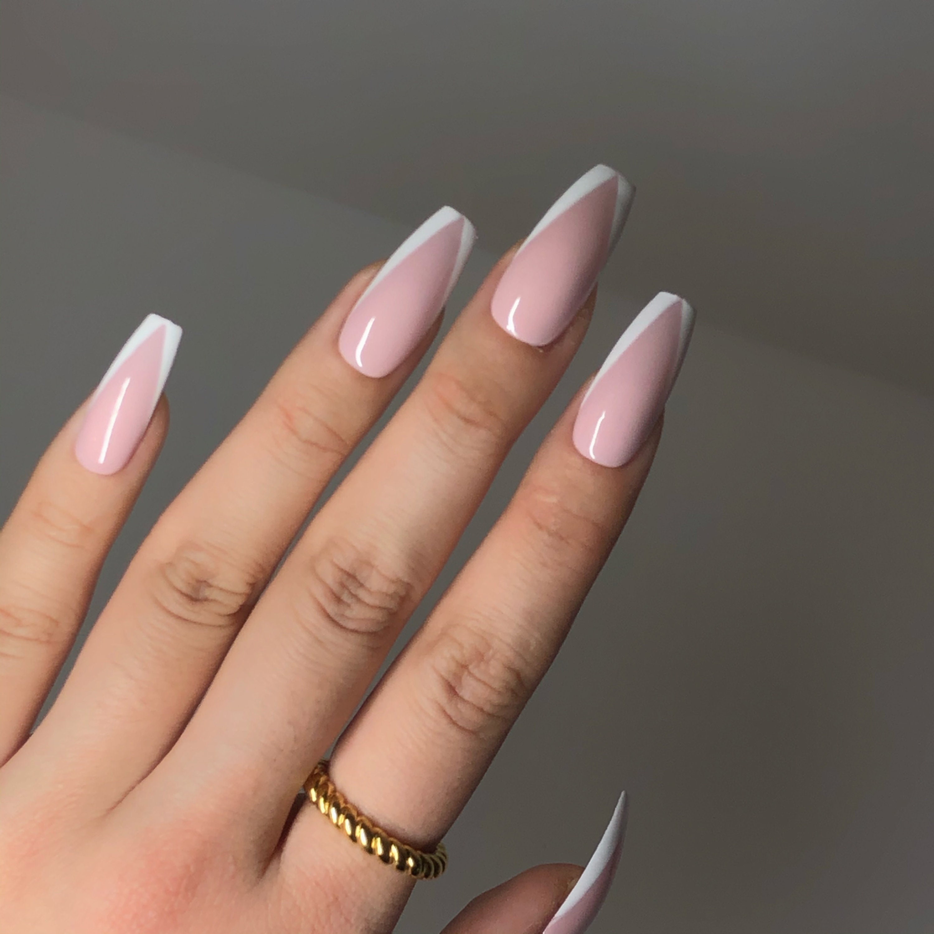 V Shaped French Nails - 767i971