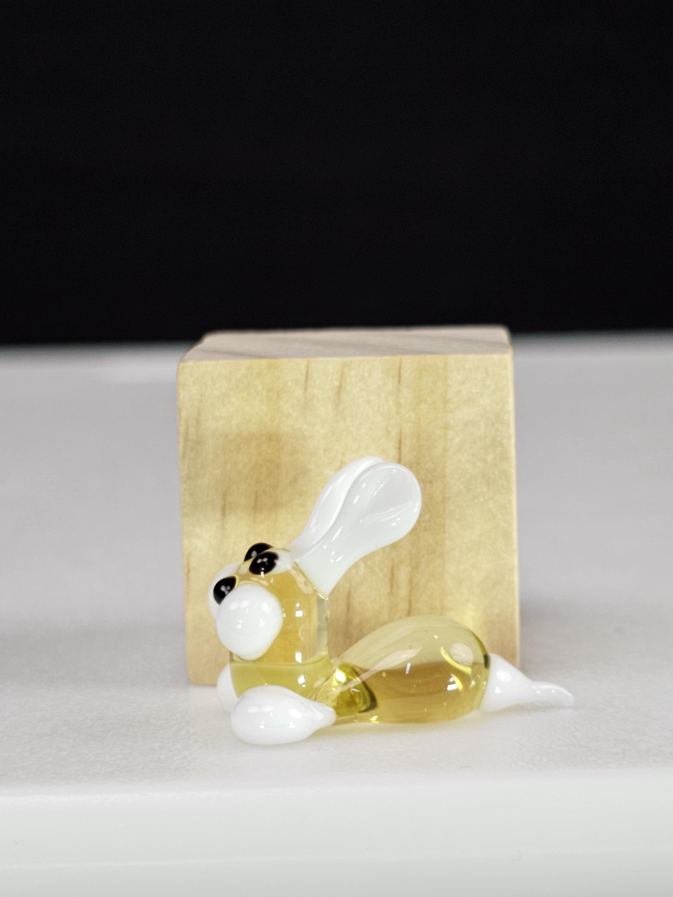 琥珀色のウサギの置物、ミニガラスのムラーノ品質のランプワークガラス