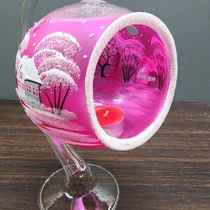 Geblasener Glas-Rosa-Terrarium-Kerzenhalter, sorgfältig handgefertigt in der Ukraine, mit Winter-Thema-Wrap-Around-Design