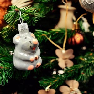 Maus Ornament - handgemacht in der Ukraine - geblasene Glasverzierung - Hand verziert - Andenken Ornament - kleine Maus - Form Ornament