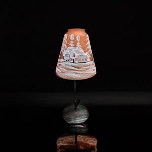 Orange Lampen-Kerzenhalter aus mundgeblasenem Glas, sorgfältig handgefertigt in der Ukraine, mit Winter-Thema-Wrap-Around-Design