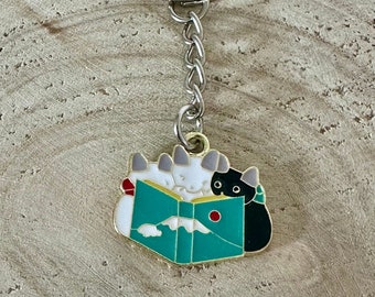 Cats reading book keychain| cat lover gift | book lover gift |crazy cat lady|bookworm|cat and book keychain|cute cat keychain|book key chain
