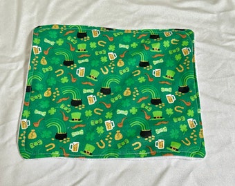 St Patrick’s Day Themed KitchenWash Cloth|St Pattys Day|Leprachaun| cute Holiday wash cloth|green| clover|pot of gold|unique holiday gift|