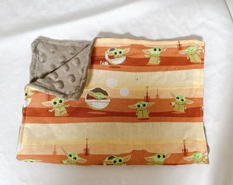 Baby Alien themed baby burp cloth made with licensed Star Wars Mandalorian fabric | mom to be | space baby|green alien|alien baby|burp cloth