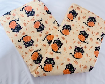 Black Cat and Pumpkin Fall Hand Towel | Kitchen decor | fall decor | cat lover | black cats | pumpkins | crazy cat lady | housewarming gift