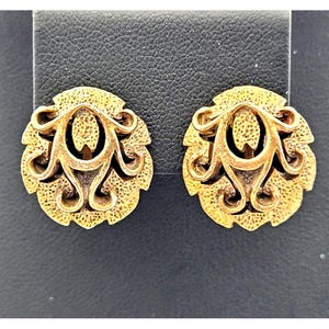 Vintage Gold-tone Clip-On Earrings Smooth & Textured Ornate Design 3/4&quot;