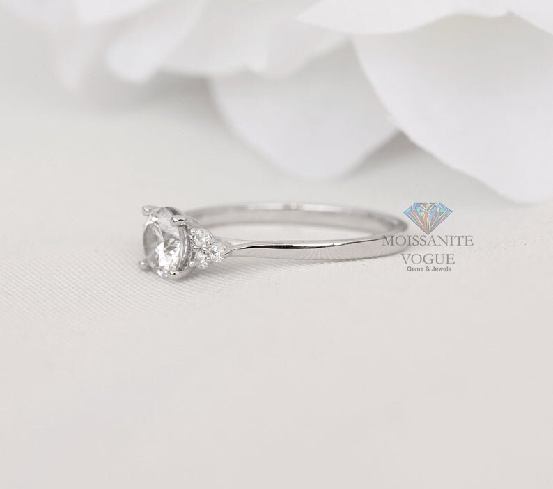 Handmade 2.50 mm 0.90 ct full white Round moissanite gold solitaire engagement solid ring Available 18K 14K 10K in WhiteYellowRose gold