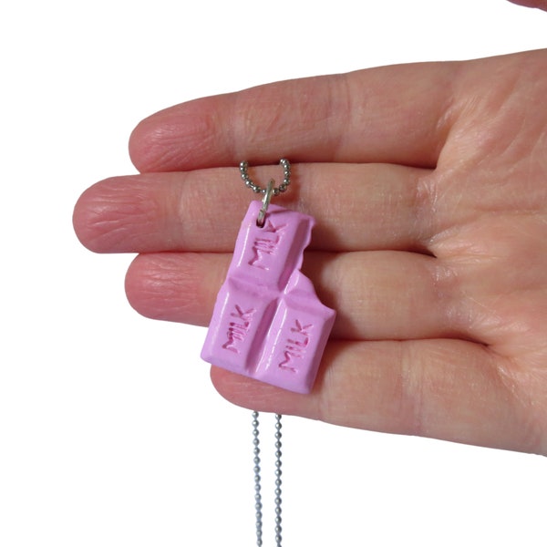 Cadeau de collier de barre de chocolat rose pour l'idée de cadeau de fille amateur de chocolat gourmand pour le charme kawaii de cadeau d'amant de dessert