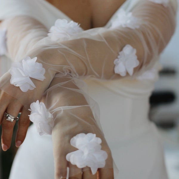 Detachable Boho Flower Wedding Sleeves, Bohemian Bridal tulle sleeves , Floral tulle long bridal sleeves, Sheer wedding gloves with flowers
