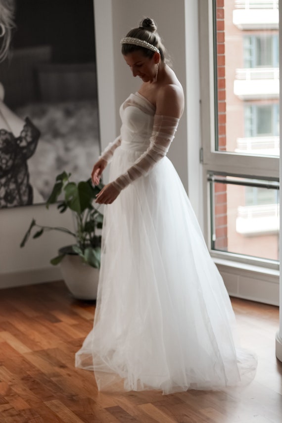 Detachable tulle cheap overskirt wedding