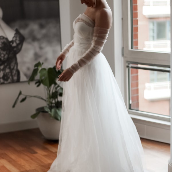 Beautiful tulle wedding overskirt, Detachable Bridal Overskirt, Detachable wedding train, Bridal detachable tulle skirt, Wedding Overskirt