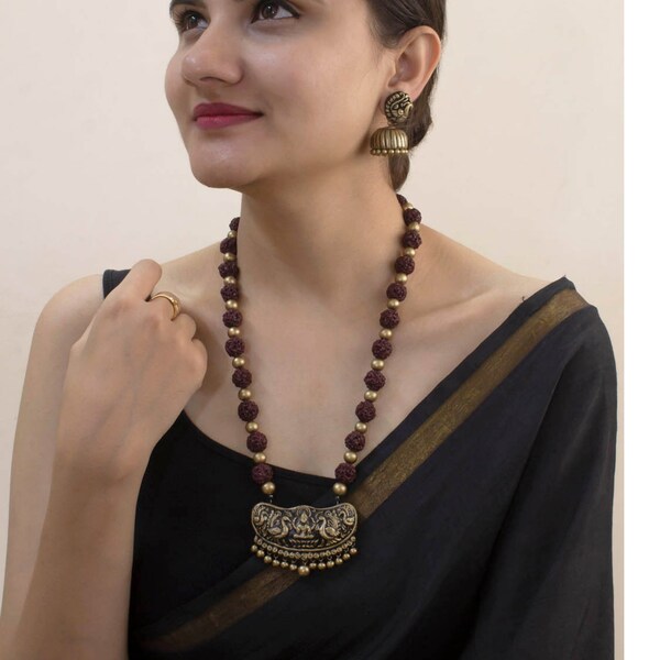 Long collier Rudraksha fait main en or antique/marron avec boucles d'oreilles Jhumka | Bijoux traditionnels de l'Inde du Sud | Cadeaux pour elle