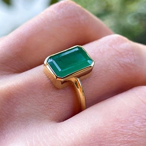 4.5Ct Emerald Solitaire Ring: 14k Yellow Gold Bezel Setting