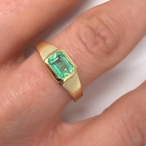14k Gold Emerald Signet Ring: Colombian Solitaire Bezel Setting