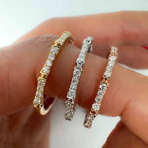 Alianza de bodas de oro macizo de 14 k con diamantes: anillo de eternidad con diamantes redondos naturales