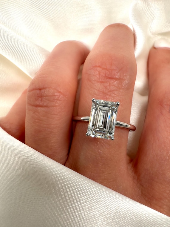 Bague Fiançailles émeraude Naturelle 2,27 Ct Et Diamants – Or Blanc 14 Carats, Taille Ovale
