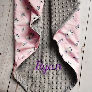 71 Manta personalizada de koala para bebé niña, regalo para baby shower, mantas de bebé de lunares Minky, nombre monograma, manta para bebé, regalo para niña recién nacida o niño recién nacido