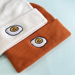 Gorro bordado personalizado, Gorro fofo de ovo frito, Gorro para adultos e bebês, Gorro personalizado, Gorro personalizado de inverno 24102402