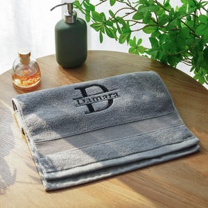 Personalisiertes Badetuch mit Monogramm: Personalisiertes Spa Geschenk