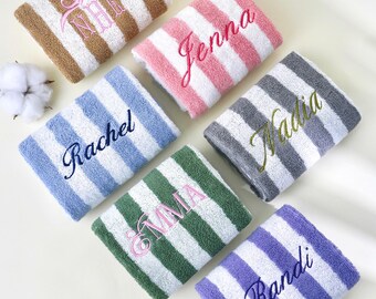 Gepersonaliseerde geborduurde handdoek, aangepaste badhanddoek met naam, badkamerdecor met monogram, afstudeercadeau middelbare school F07