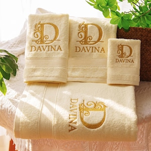 Personlig broderad badrumshandduk, badhandduk med eget namn, monogramhandduk, mjuk absorberande badrumspresent S1608