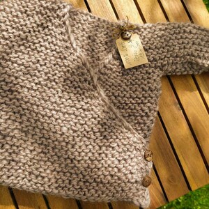 Baby newborn Jäckchen Wickeljacke reine Wolle 100% Merino extrafein handgesponnen & gestrickt,warm und weich, Erstlingsausstattung Nougat