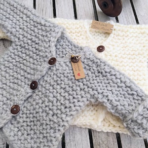 Baby newborn Grobstrick Jäckchen Strickjacke reine Wolle 100% Merino extrafein 19 micron handgesponnen und gestrickt,warm und sehr weich Bild 2