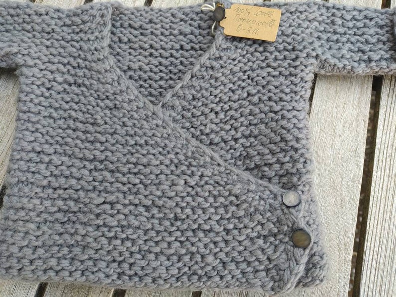 Baby newborn Jäckchen Wickeljacke reine Wolle 100% Merino extrafein handgesponnen & gestrickt,warm und weich, Erstlingsausstattung Grau