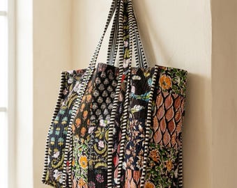 Bolso tote acolchado hecho a mano con retazos: bolso de hombro de algodón floral para viajar.