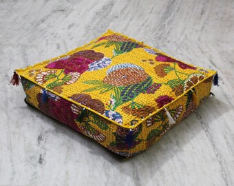 Funda de cojín de suelo Kantha hecha a mano: Cojín de algodón amarillo con estampado de frutas sin relleno para sala de estar.