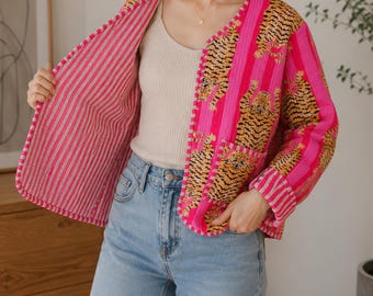 Chaqueta rosa acolchada de algodón estilo bohemio vintage – Chaquetas con estampado artístico hechas a mano