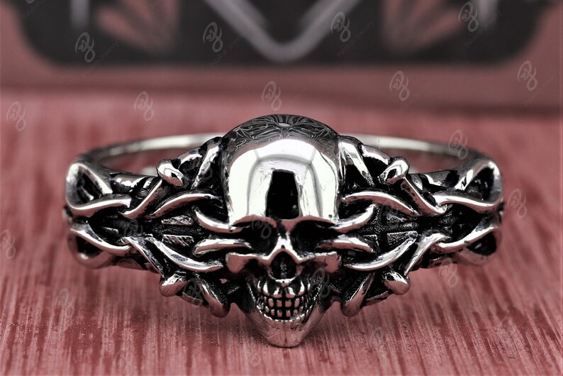 Gothic Vampire Skull & Stars Mens Wedding Band Biker oxidized Ring Silver S925