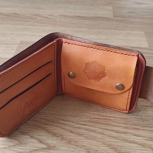 Portafoglio bifold in pelle, pelle pieno fiore cerata conciata al vegetale, porta carte con scomparto per monete regalo unico in rovere per il compleanno di uomo fratello padre