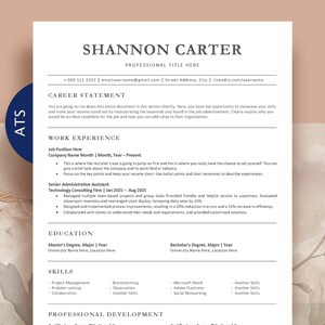 Puede incluir: Una plantilla de currículum blanca con texto negro que incluye secciones para perfil profesional, experiencia laboral, educación y habilidades. El documento contiene marcadores de posición como Shannon Carter y ATS en un círculo azul.