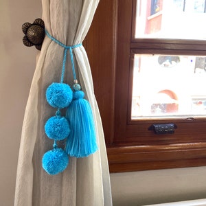 Blue Pompom Tassel Curtain Tieback, Blue Curtain Holder, Boho Pompom Tassel Home Decor, Door Tassel, Doorknob Decor, Blue Straw Bag Tassel