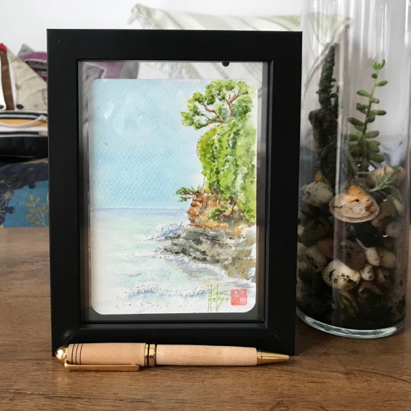 Aquarelle plage roquebrune cap martin. tableau format carte postale peint à la main encadré.