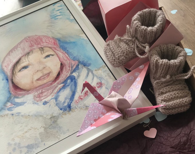 Coffret Naissance personnalisé. portrait aquarelle sur demande avec chausson bébé ou gants bébé . Pour cadeau de naissance baby shower.