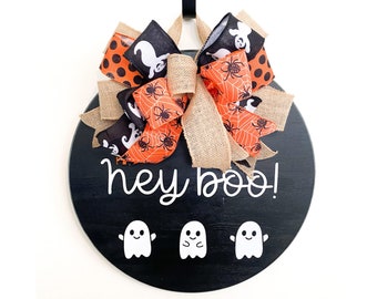 ON SALE NOW, halloween sign, halloween door hanger, ghost sign, hey boo ghost wood round, halloween decor, spooky decor